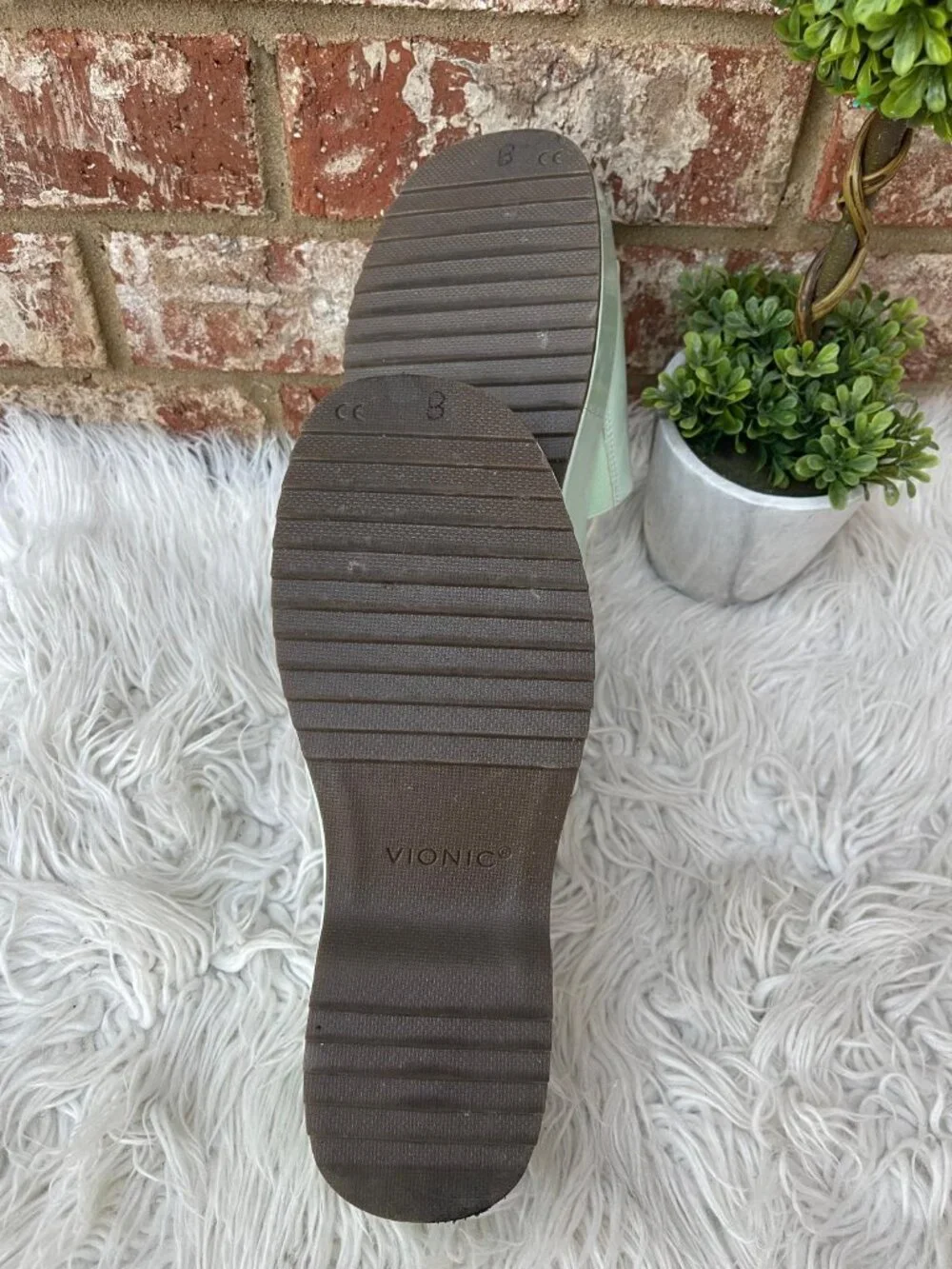 Vionic Trista Flatform Slide sandals, with glossy mint green finish Size 8